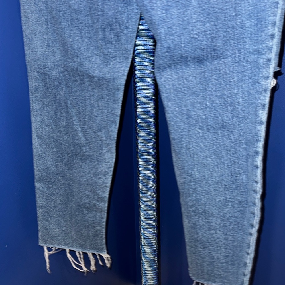 Old Navy -Mid-Rise Distressed Boyfriend Jeans – Size 6 - Picture 14 of 15